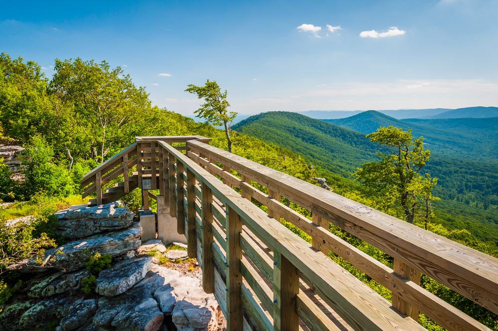 wooden bridge on top of mountain in richmond va - photo by the crazy tourist
